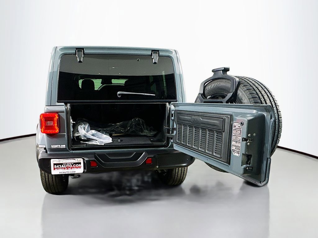 Used 2025 Jeep Wrangler Unlimited Sahara w/ Safety Group image 35