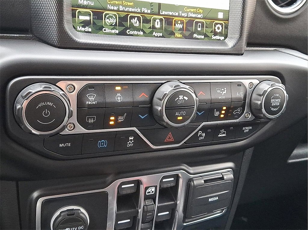 Used 2022 Jeep Wrangler Unlimited Sahara w/ Cold Weather Group image 16