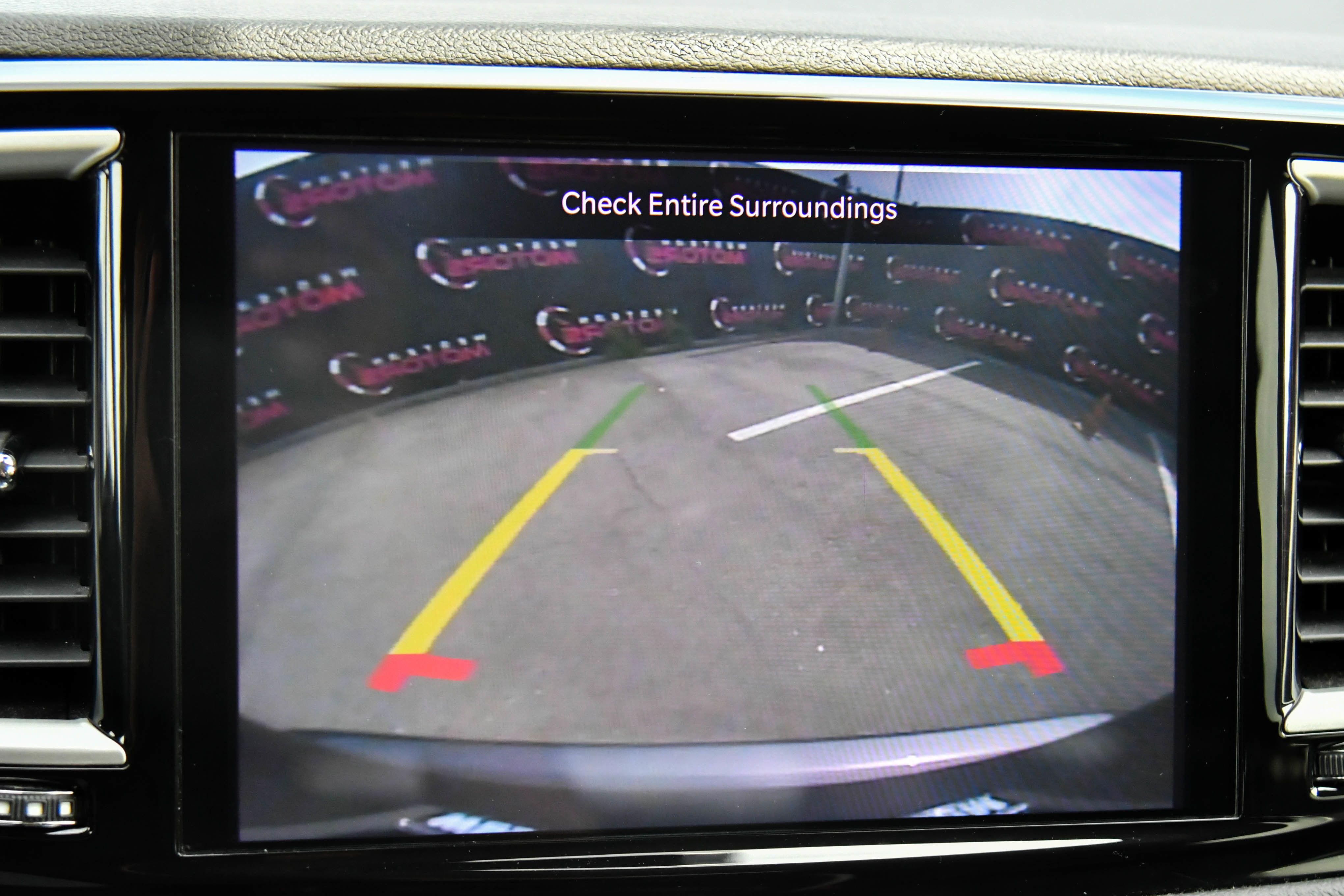 Used 2023 Chrysler Pacifica Touring-L image 19