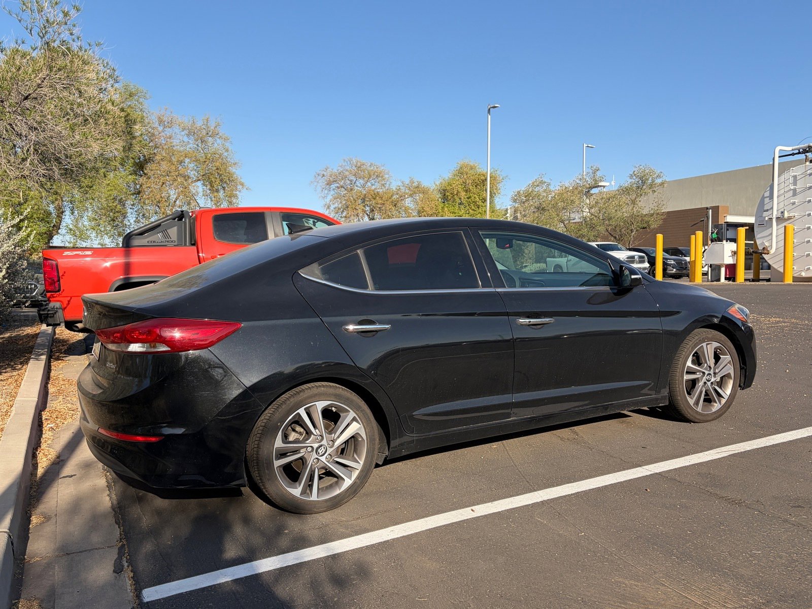 Used 2017 Hyundai Elantra Limited w/ Limited Tech Package 04 image 3