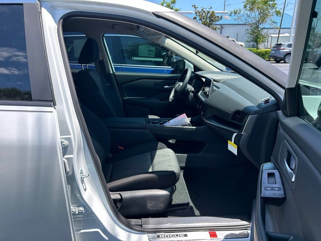 New 2026 Nissan Rogue SV AWD/4WD image 40