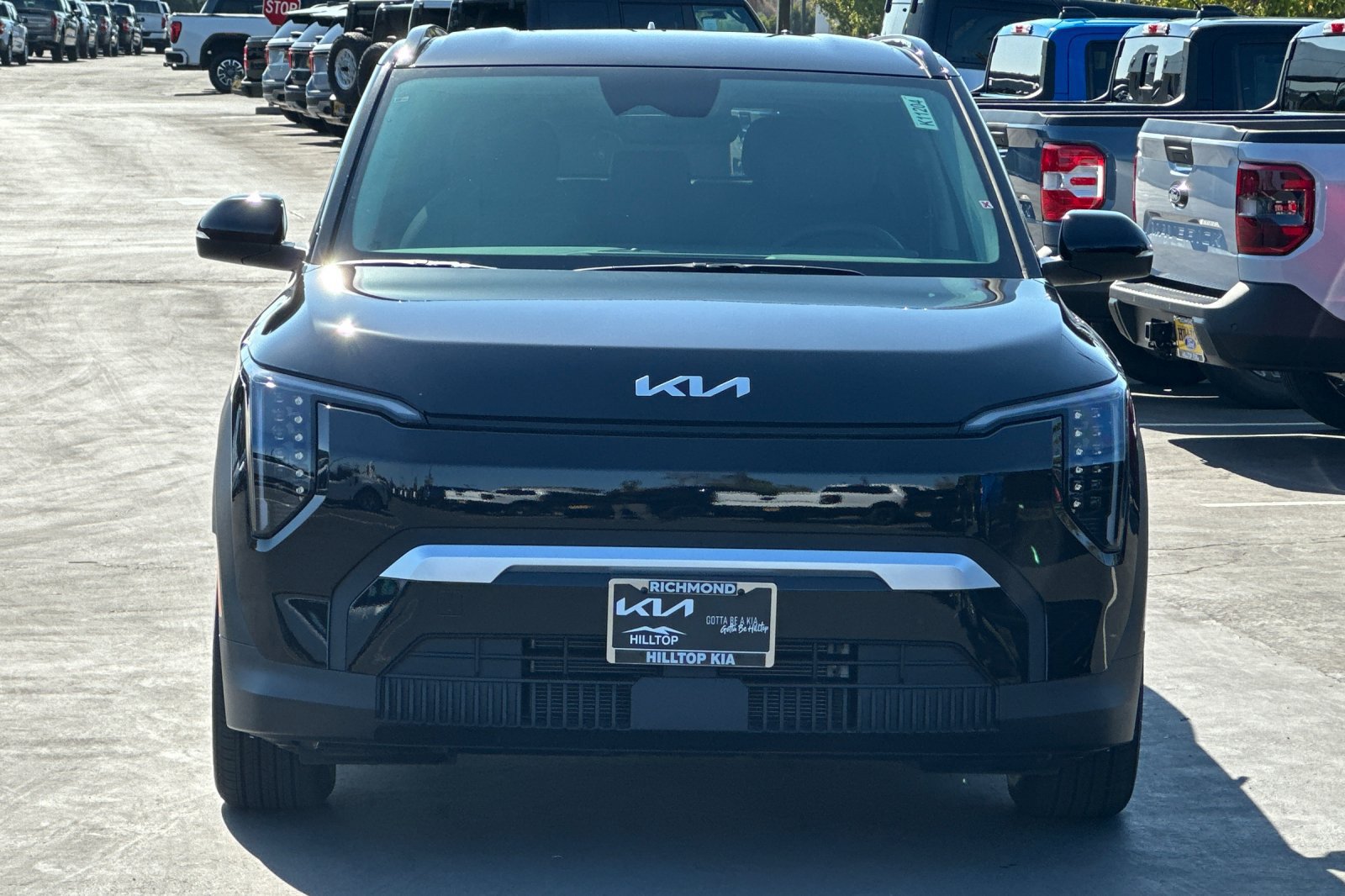 New 2027 Kia EV3 Wind FWD image 9
