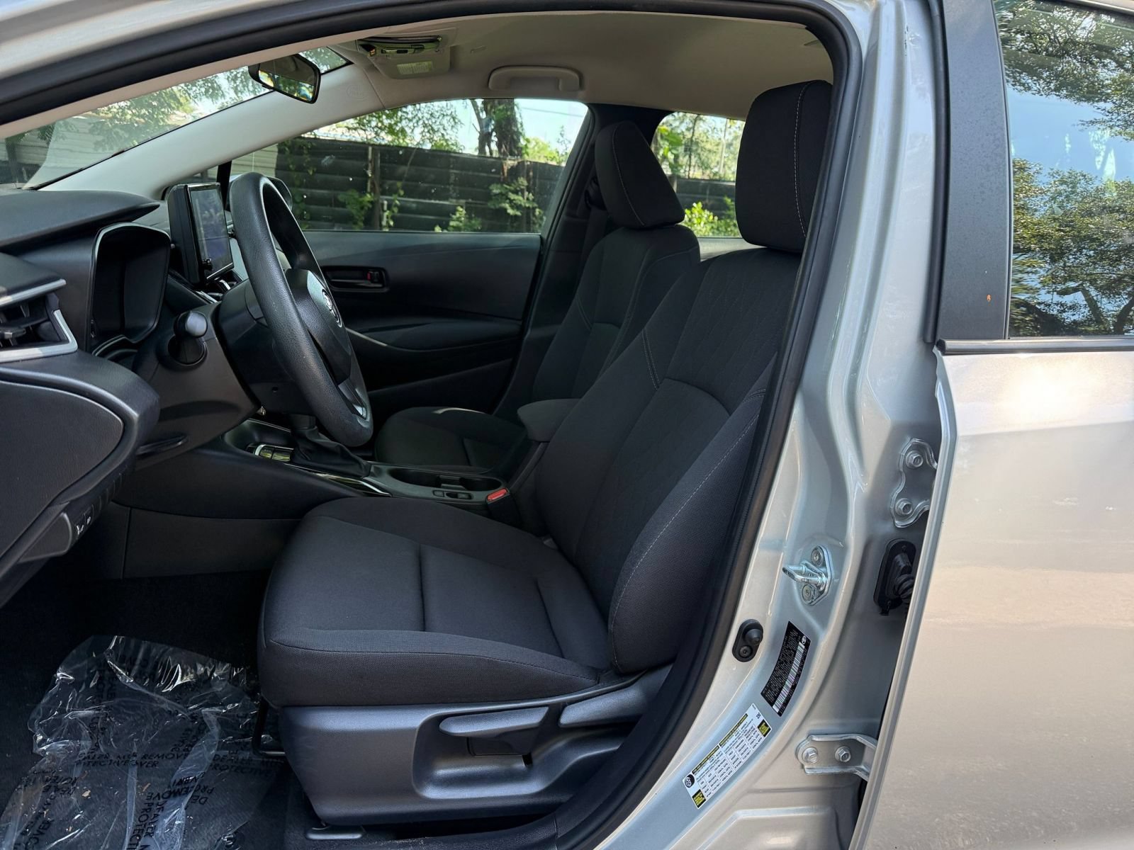 Used 2025 Toyota Corolla LE FWD image 34