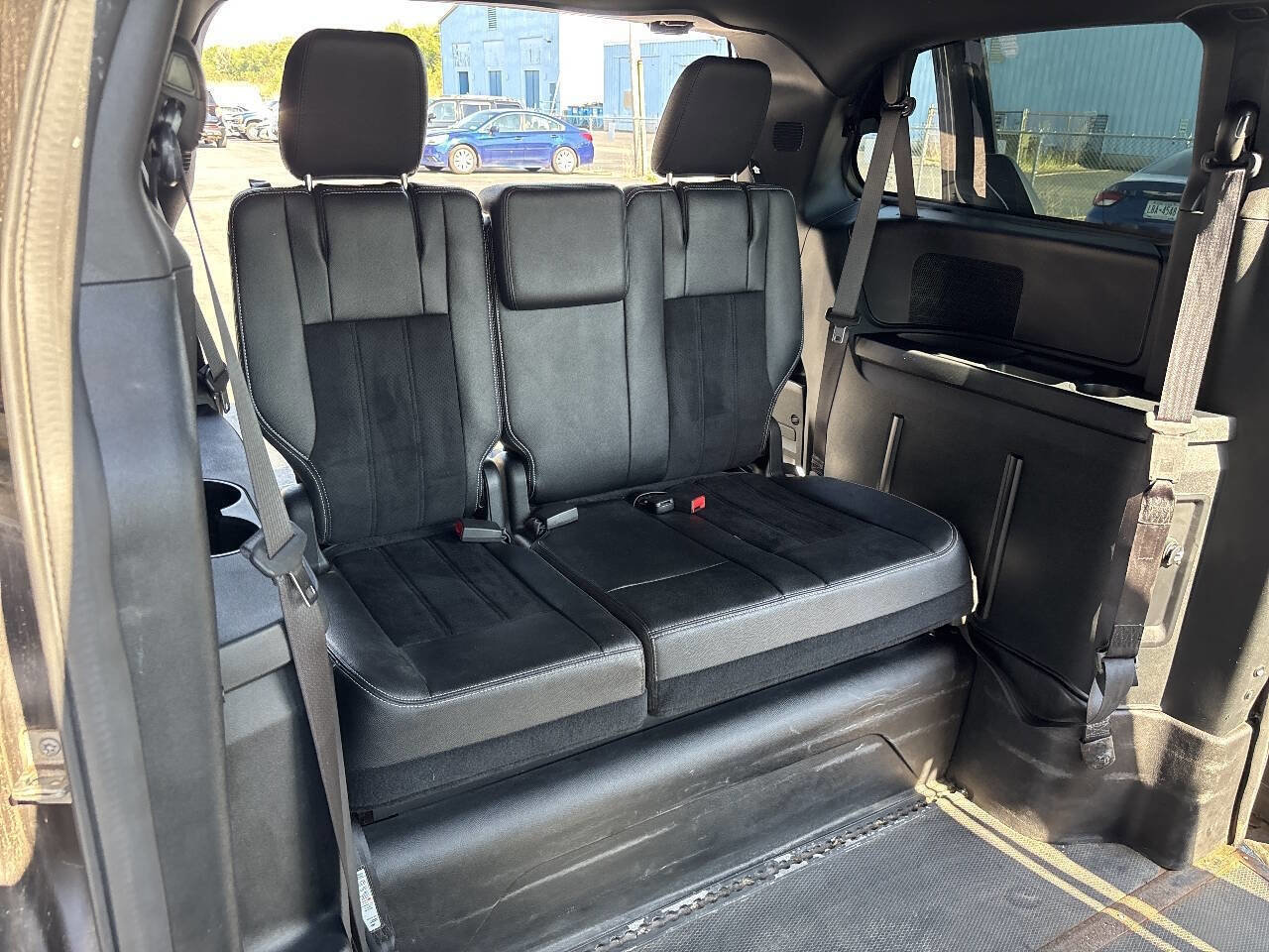 Used 2015 Dodge Grand Caravan SXT FWD image 24