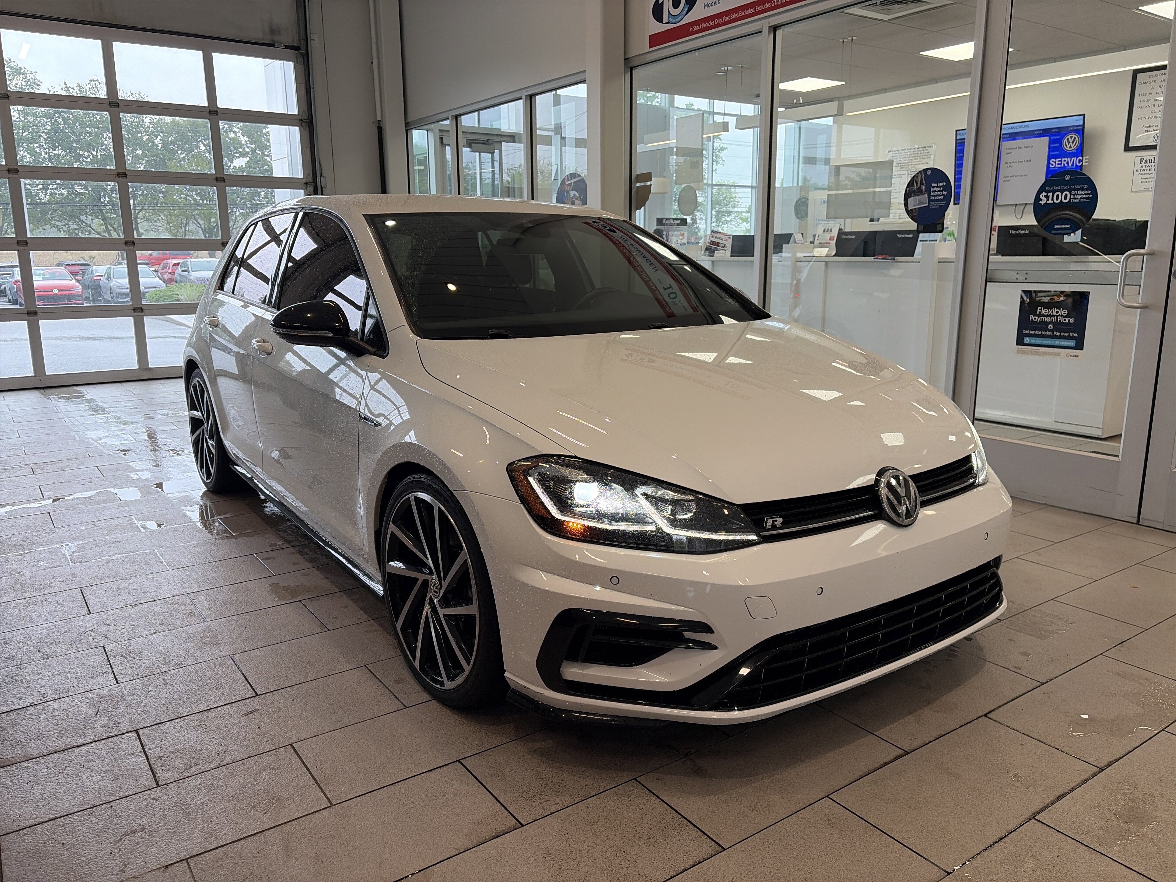 Used 2018 Volkswagen Golf R 4-Door AWD/4WD image 3