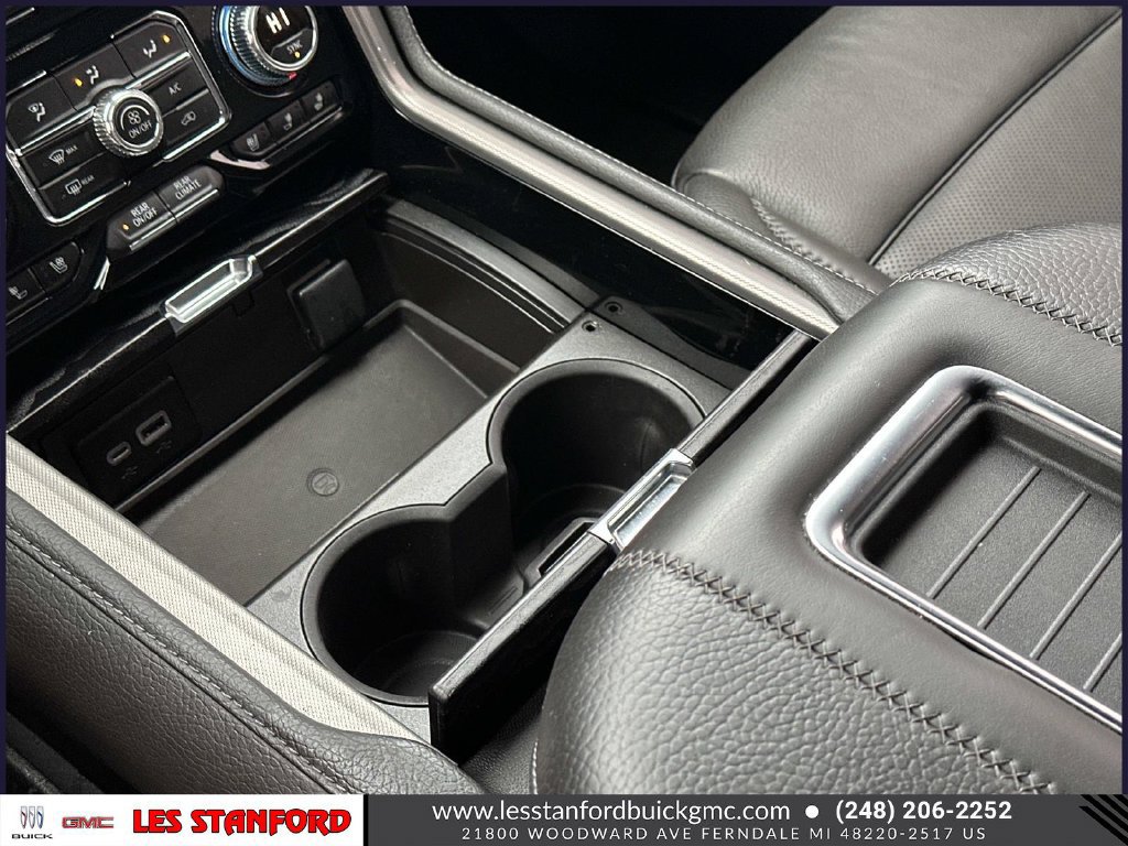 Used 2024 GMC Yukon XL Denali AWD/4WD image 32