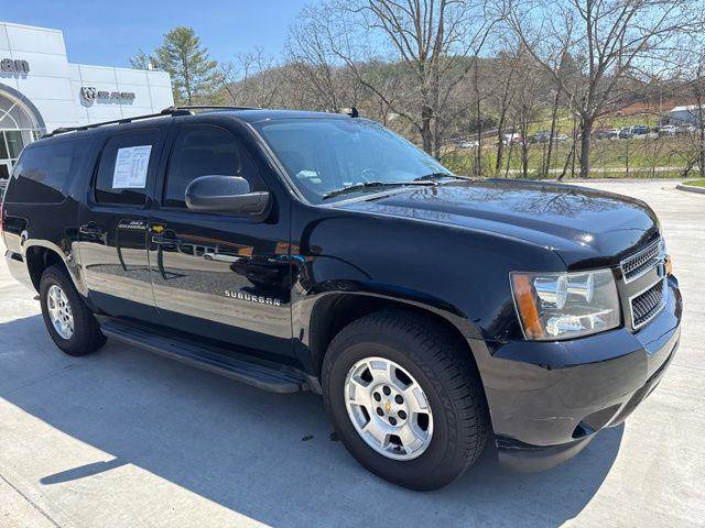 Used 2014 Chevrolet Suburban LS image 2