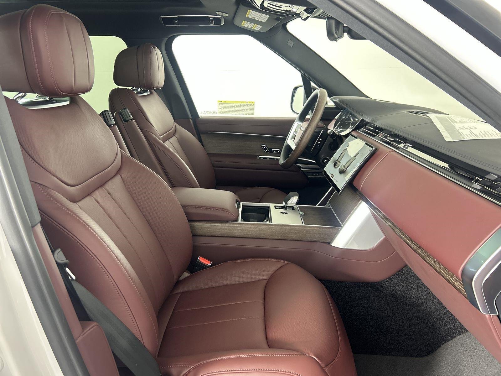 New 2025 Land Rover Range Rover SE image 32