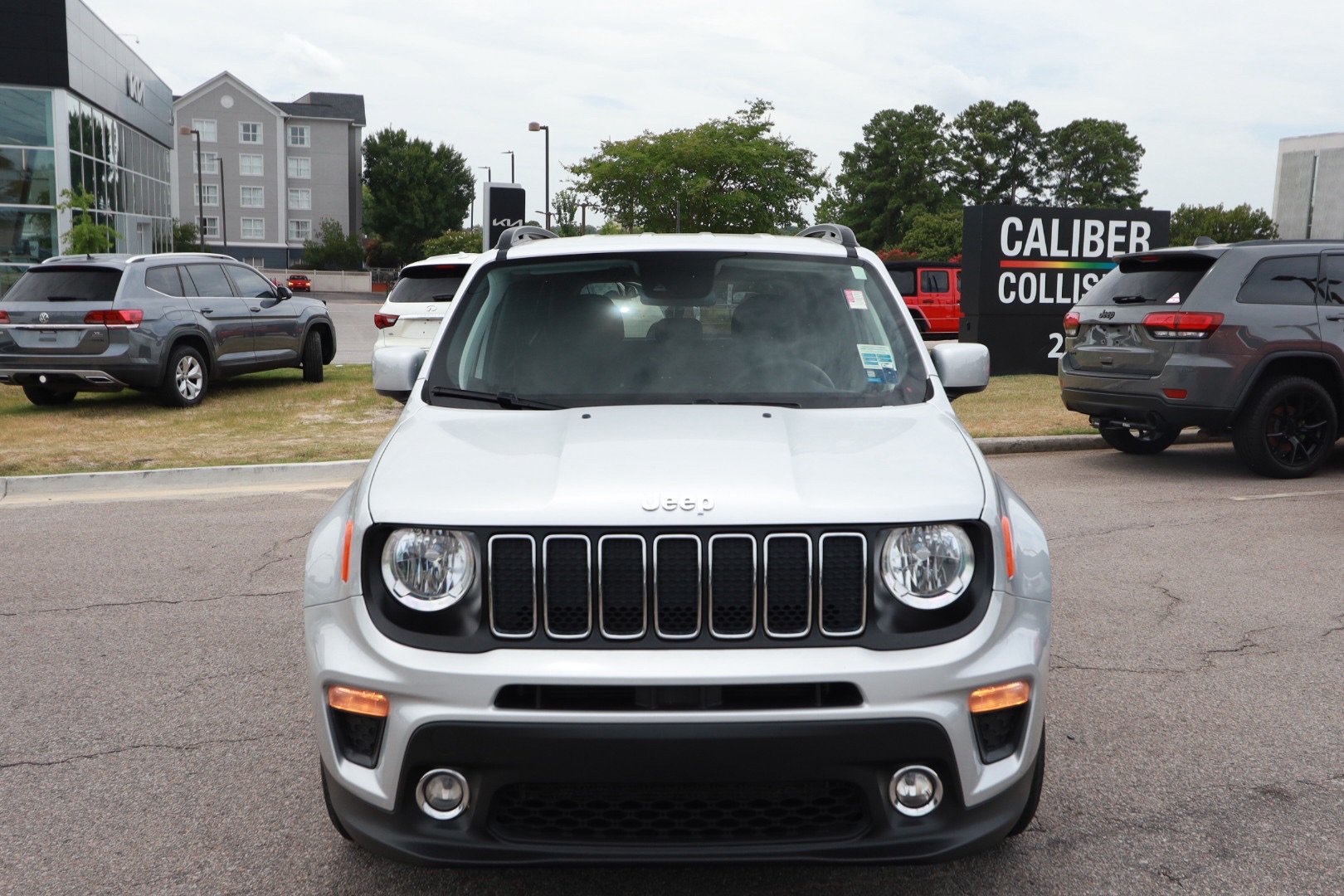 Used 2021 Jeep Renegade Latitude FWD image 8