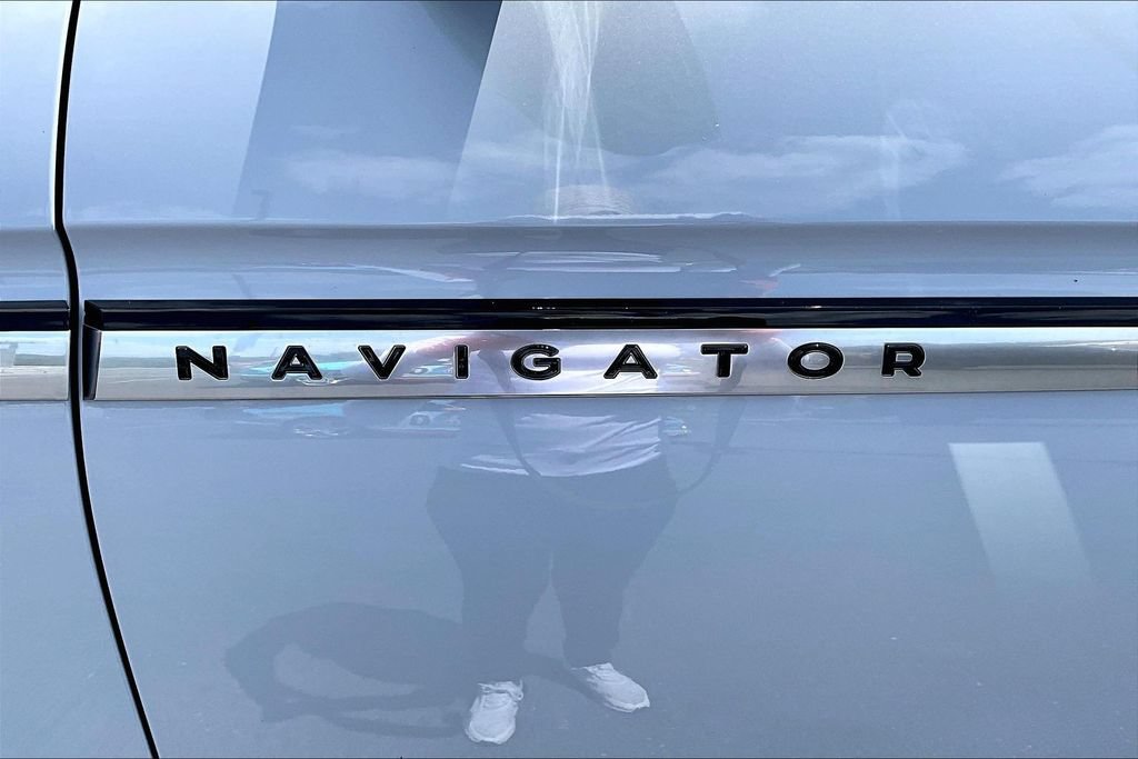 Used 2025 Lincoln Navigator L Reserve AWD/4WD image 26