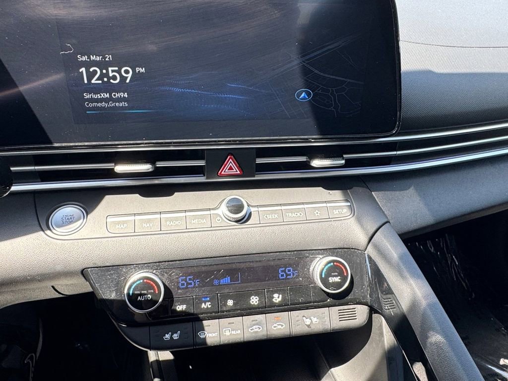 Certified 2025 Hyundai Elantra Limited image 19