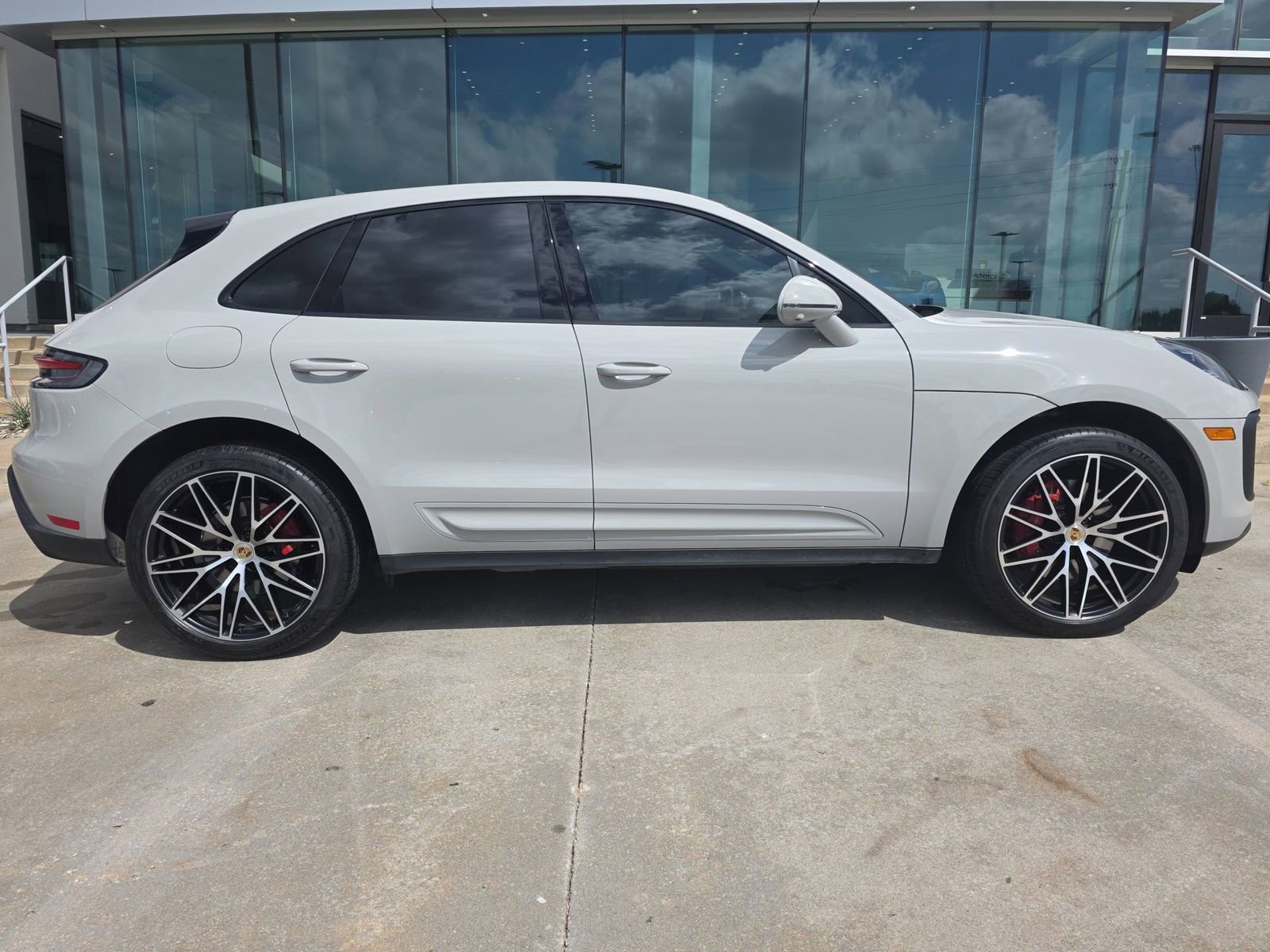 Certified 2023 Porsche Macan S image 8