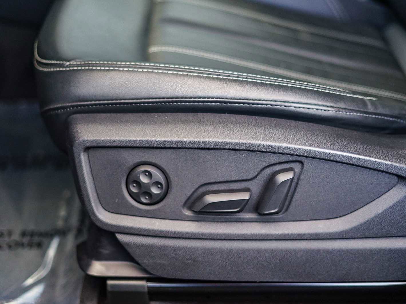 Used 2023 Audi Q5 Premium w/ Convenience Package image 23