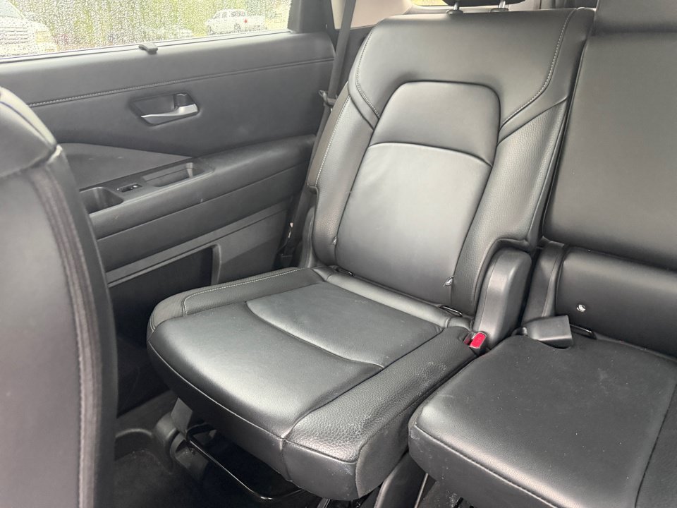 Used 2025 Nissan Pathfinder SL w/ Cargo Package FWD image 29