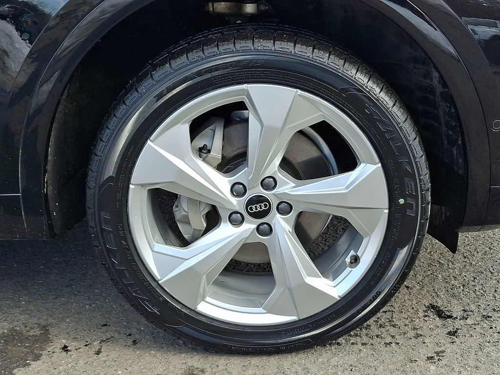 Used 2023 Audi Q5 2.0T Prestige w/ Prestige Package image 9