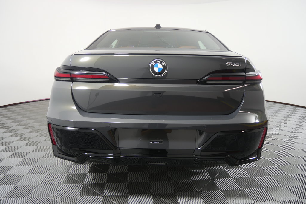 New 2026 BMW 740i RWD image 5