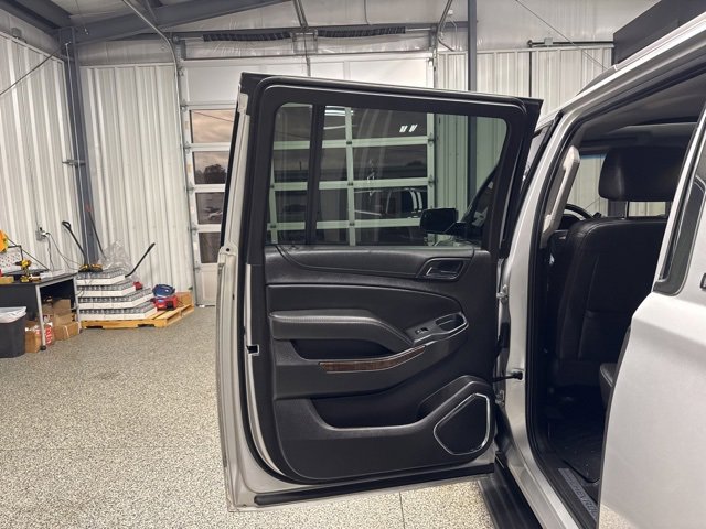 Used 2018 Chevrolet Suburban LT image 19