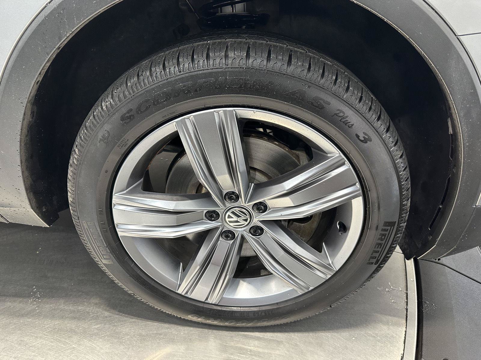 Used 2020 Volkswagen Tiguan SEL AWD/4WD image 12