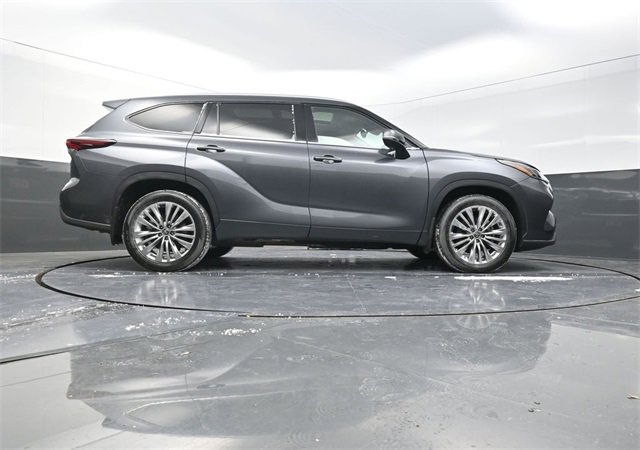 Used 2024 Toyota Highlander Platinum image 34