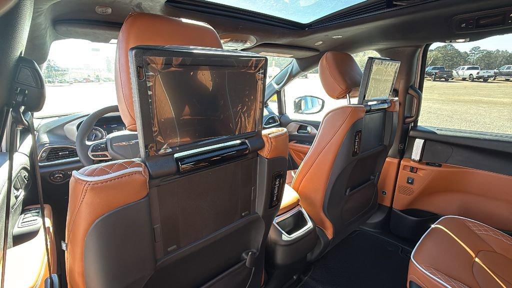 New 2026 Chrysler Pacifica Pinnacle image 14