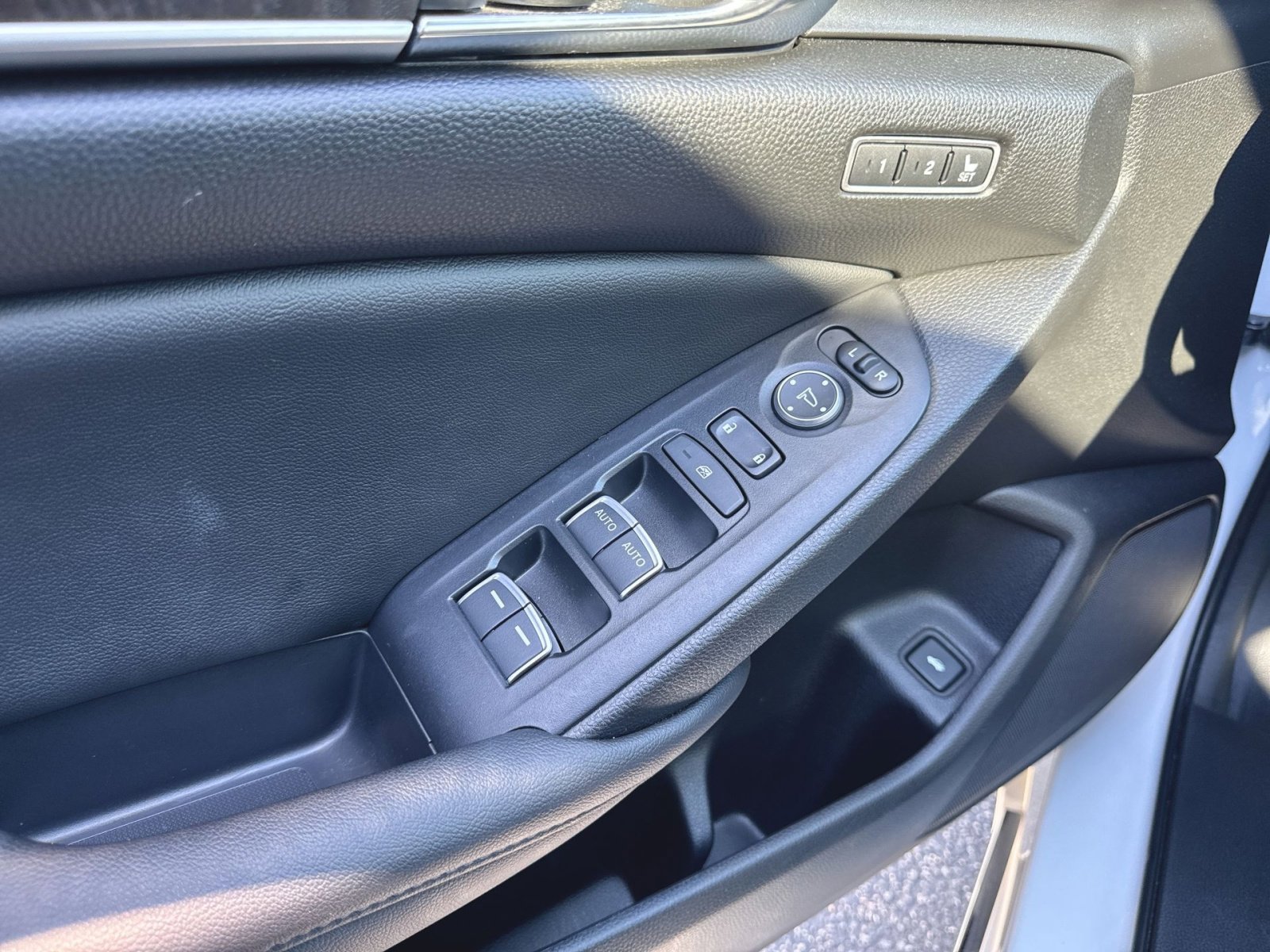 Used 2022 Honda Accord Touring image 9