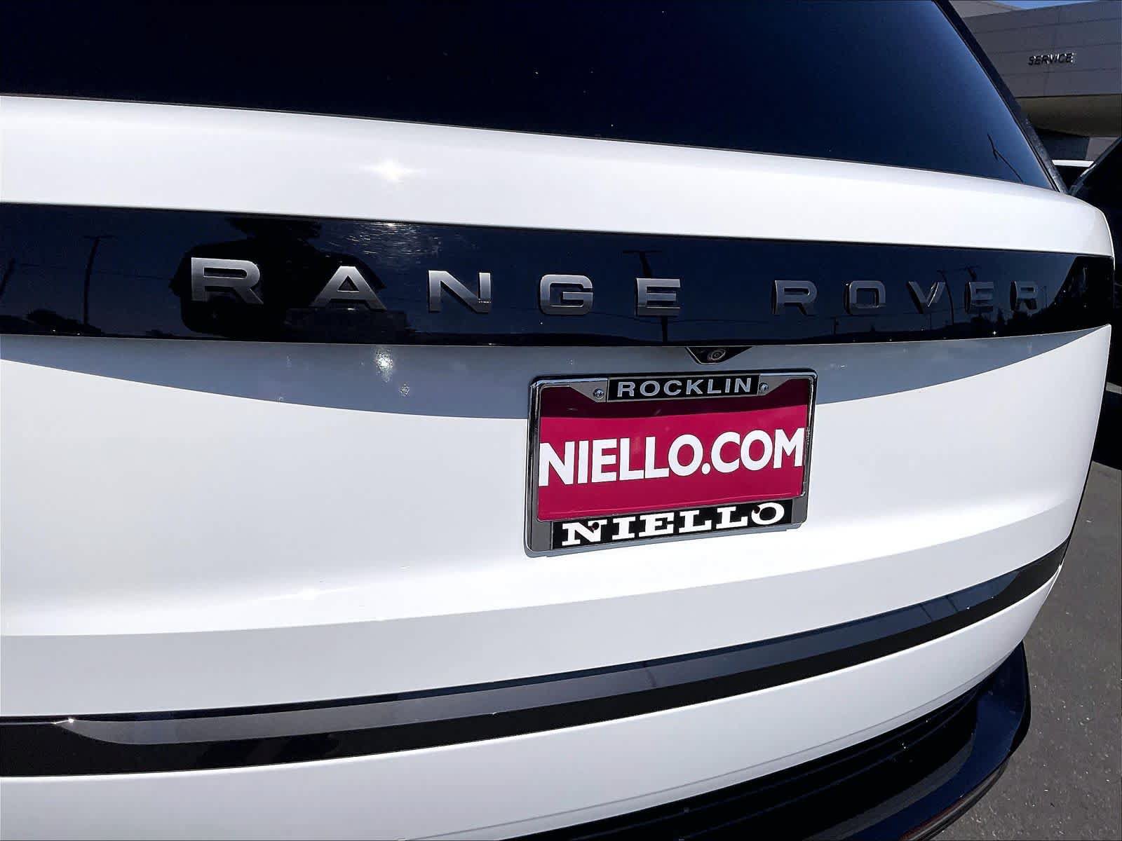 Used 2025 Land Rover Range Rover SE AWD/4WD image 11