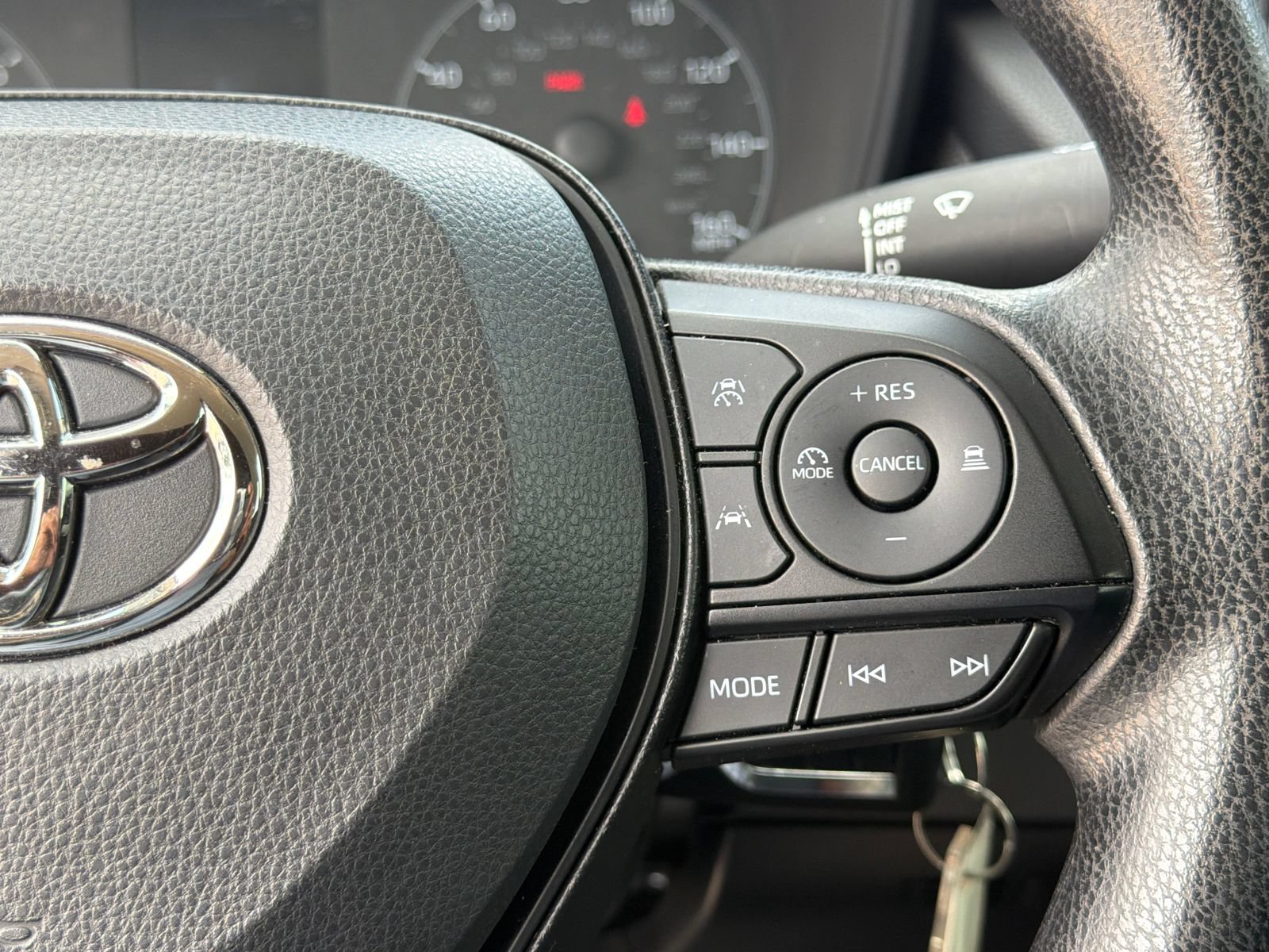 Used 2025 Toyota Corolla LE FWD image 28