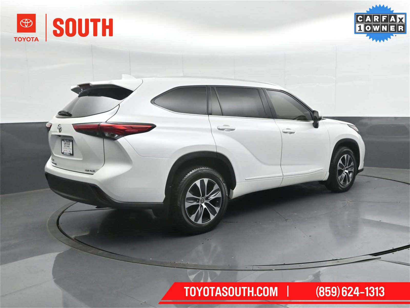 Used 2022 Toyota Highlander XLE image 2