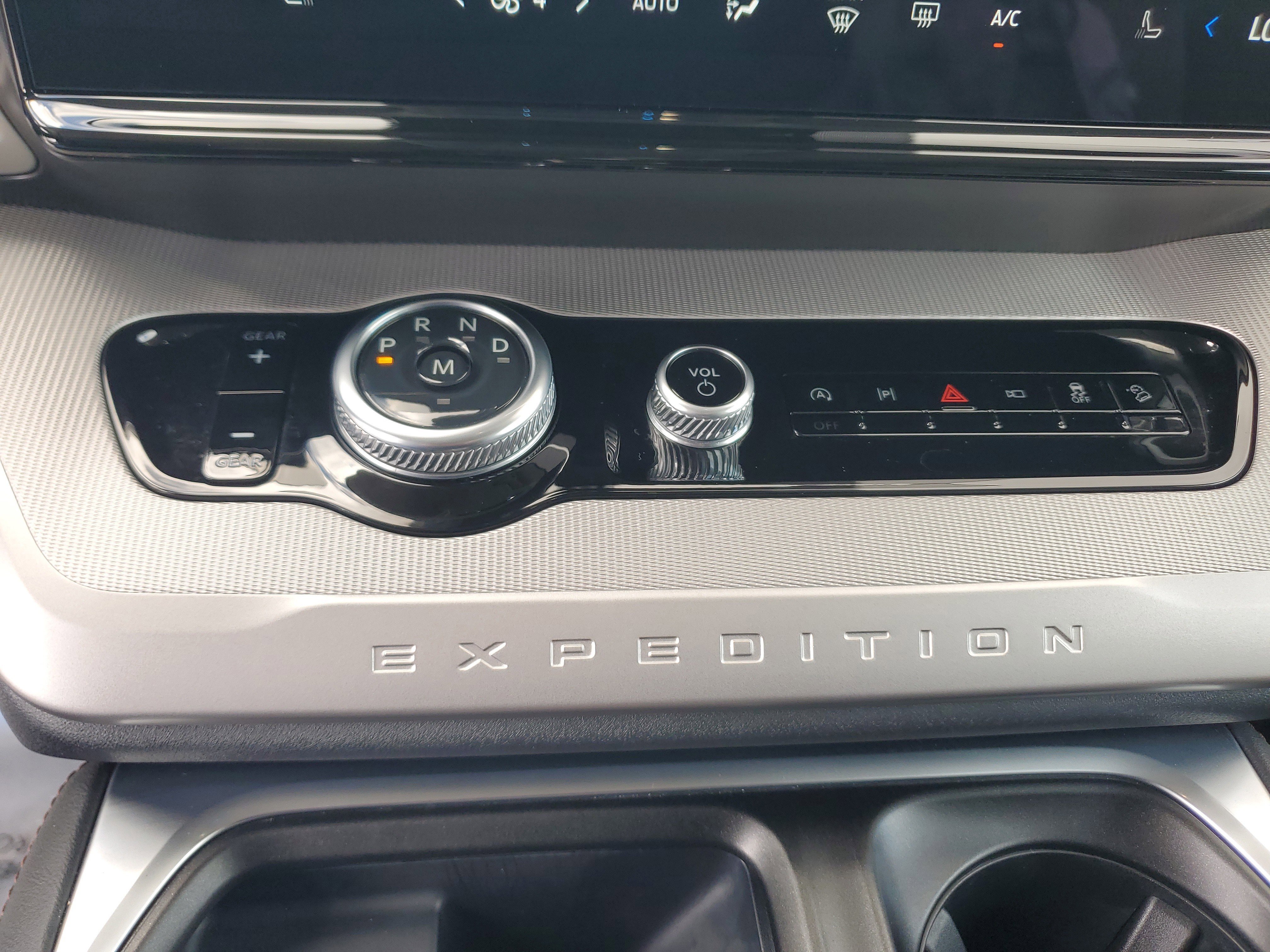 Used 2025 Ford Expedition Active image 25