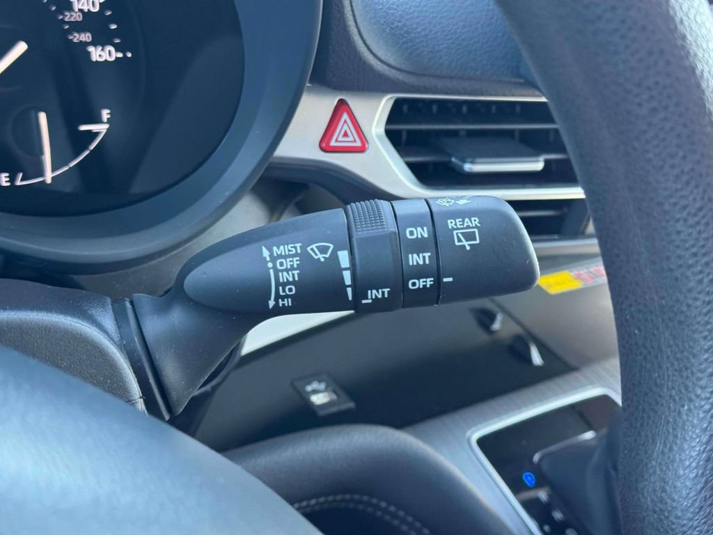 Used 2025 Toyota Sienna LE AWD/4WD image 25