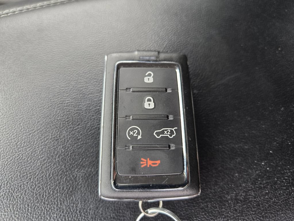Used 2023 Jeep Grand Cherokee Limited w/ Luxury Tech Group II AWD/4WD image 28