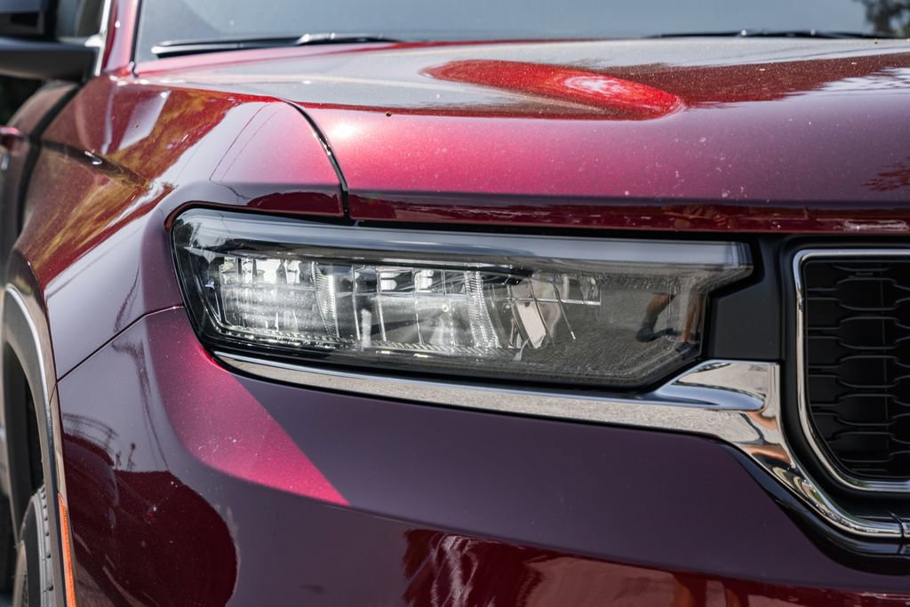 New 2025 Jeep Grand Cherokee Laredo X w/ Luxury Tech Group I image 14