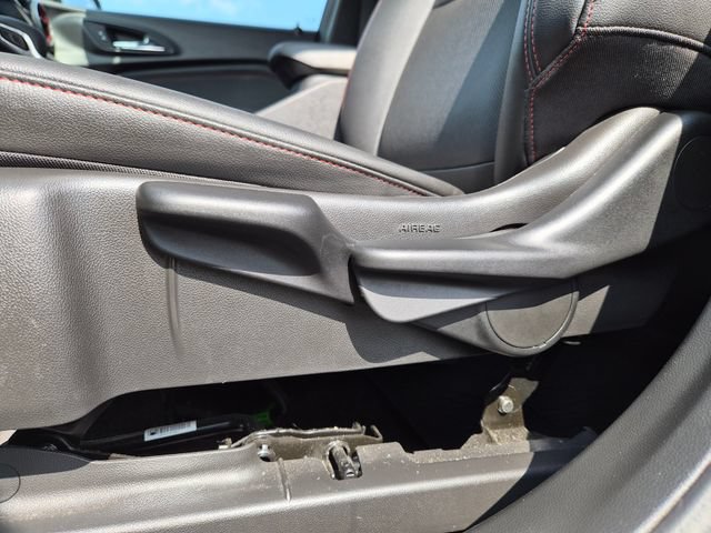 Used 2024 Chevrolet Trax RS w/ Sunroof Package FWD image 15
