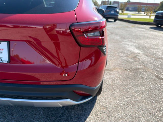 New 2026 Chevrolet Trax LT w/ Sunroof Package FWD image 17