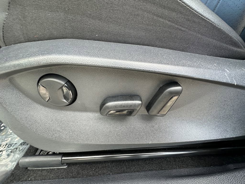 Used 2024 Volkswagen Tiguan Wolfsburg Edition image 10