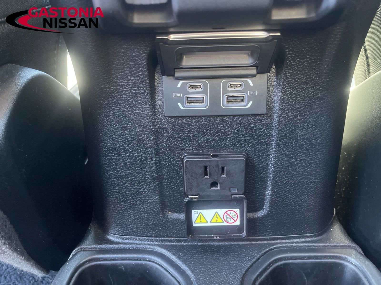 Used 2023 Jeep Wrangler Sahara image 27