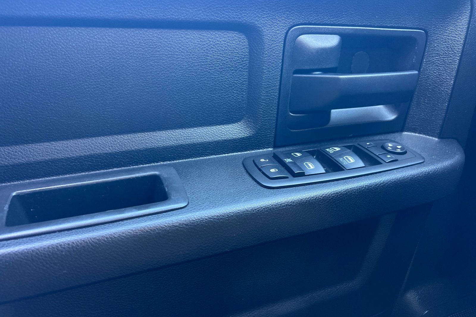 Used 2015 RAM 2500 Tradesman w/ Chrome Appearance Group image 11