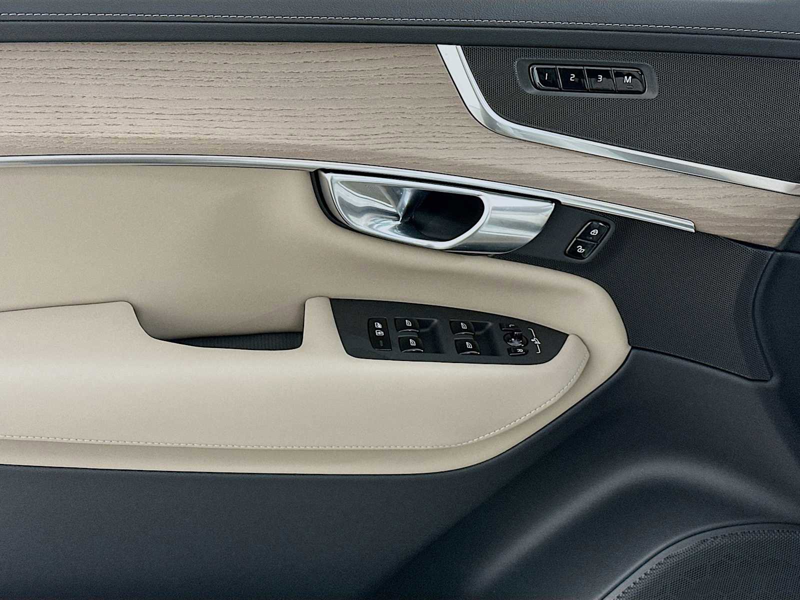 New 2026 Volvo XC90 B6 Core image 16