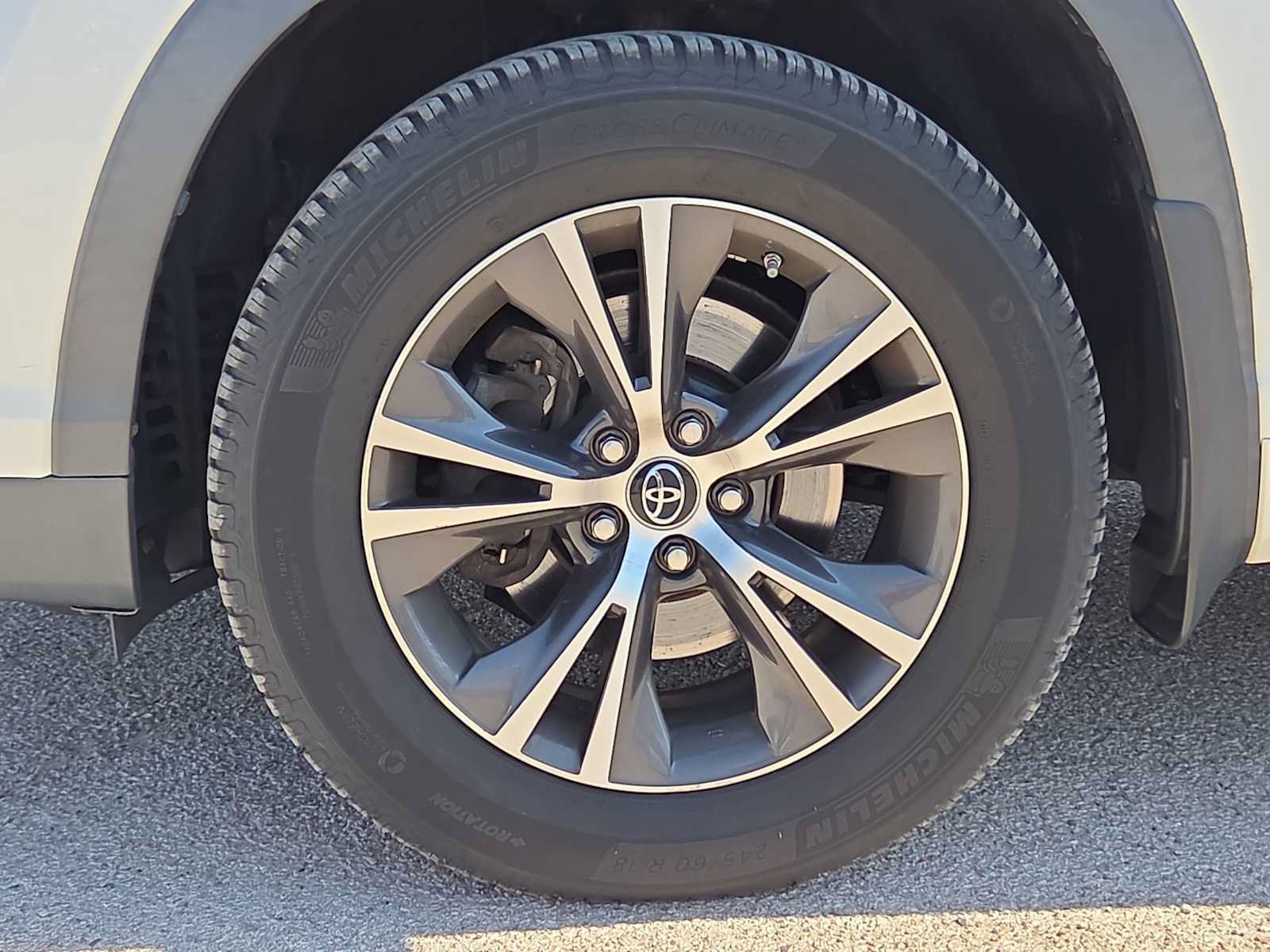 Used 2016 Toyota Highlander XLE AWD/4WD image 12