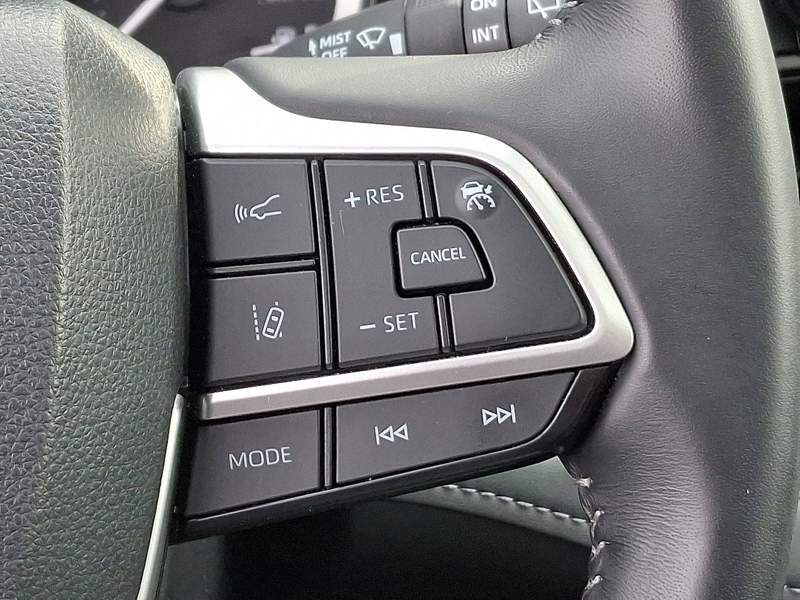 Certified 2025 Toyota Highlander XLE image 23