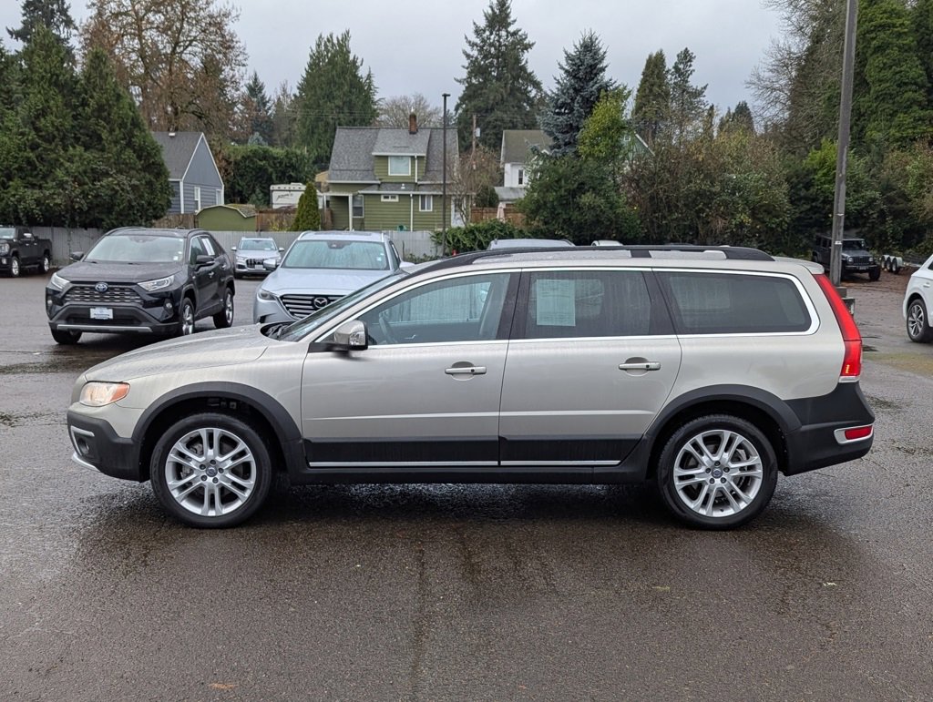 Used 2016 Volvo XC70 T5 Premier w/ Proximity Package image 2