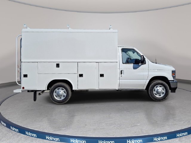 New 2027 Ford E-350 and Econoline 350 Super Duty w/ Power Equipment Group RWD image 3