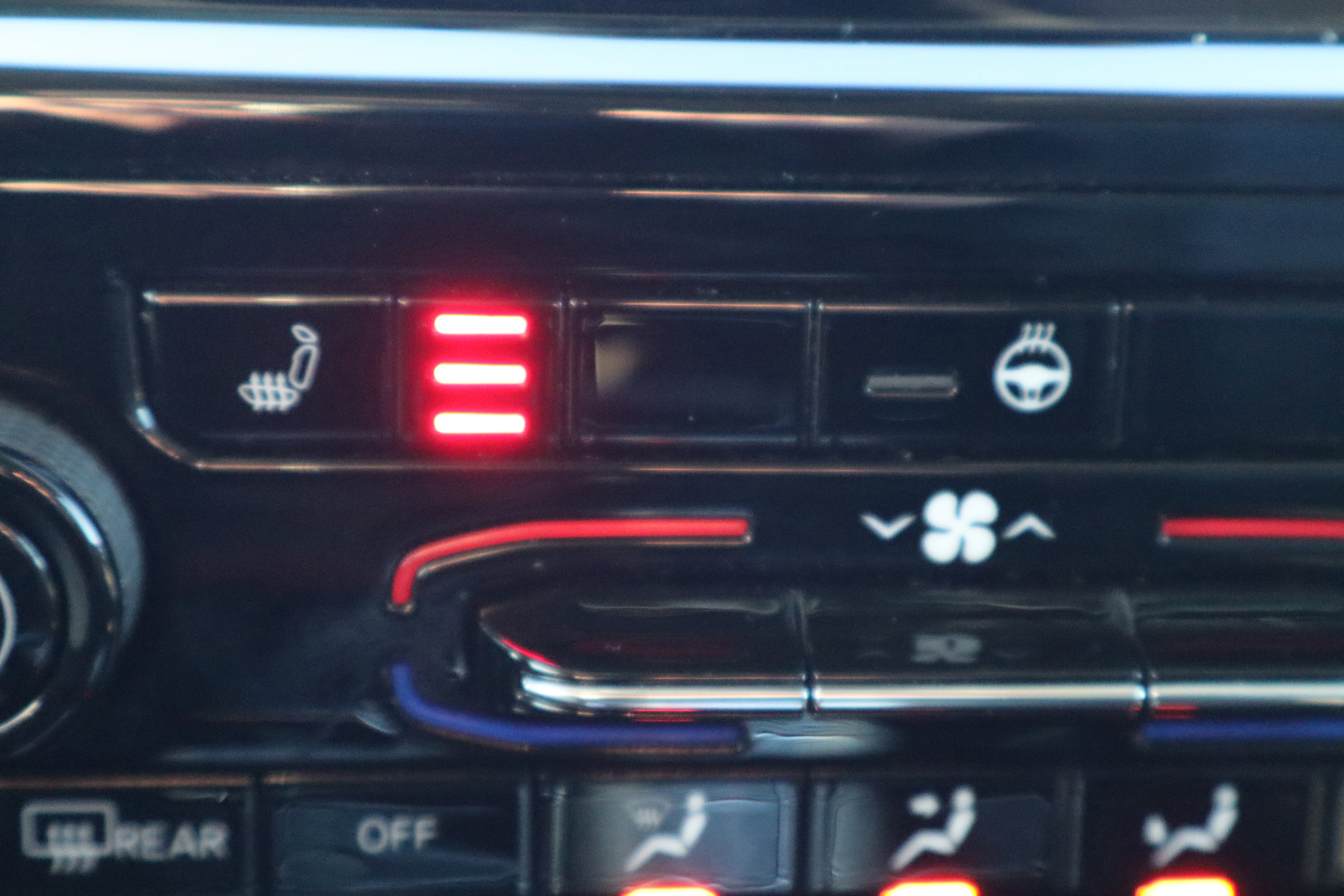 Used 2022 Jeep Grand Cherokee Limited image 24