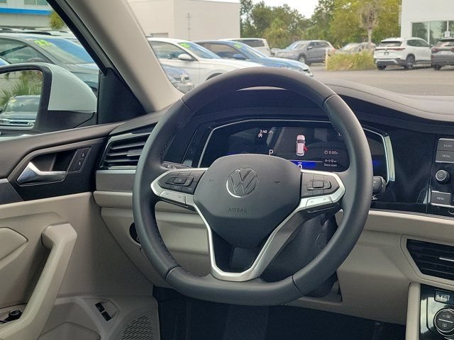 Certified 2023 Volkswagen Jetta SE FWD image 3