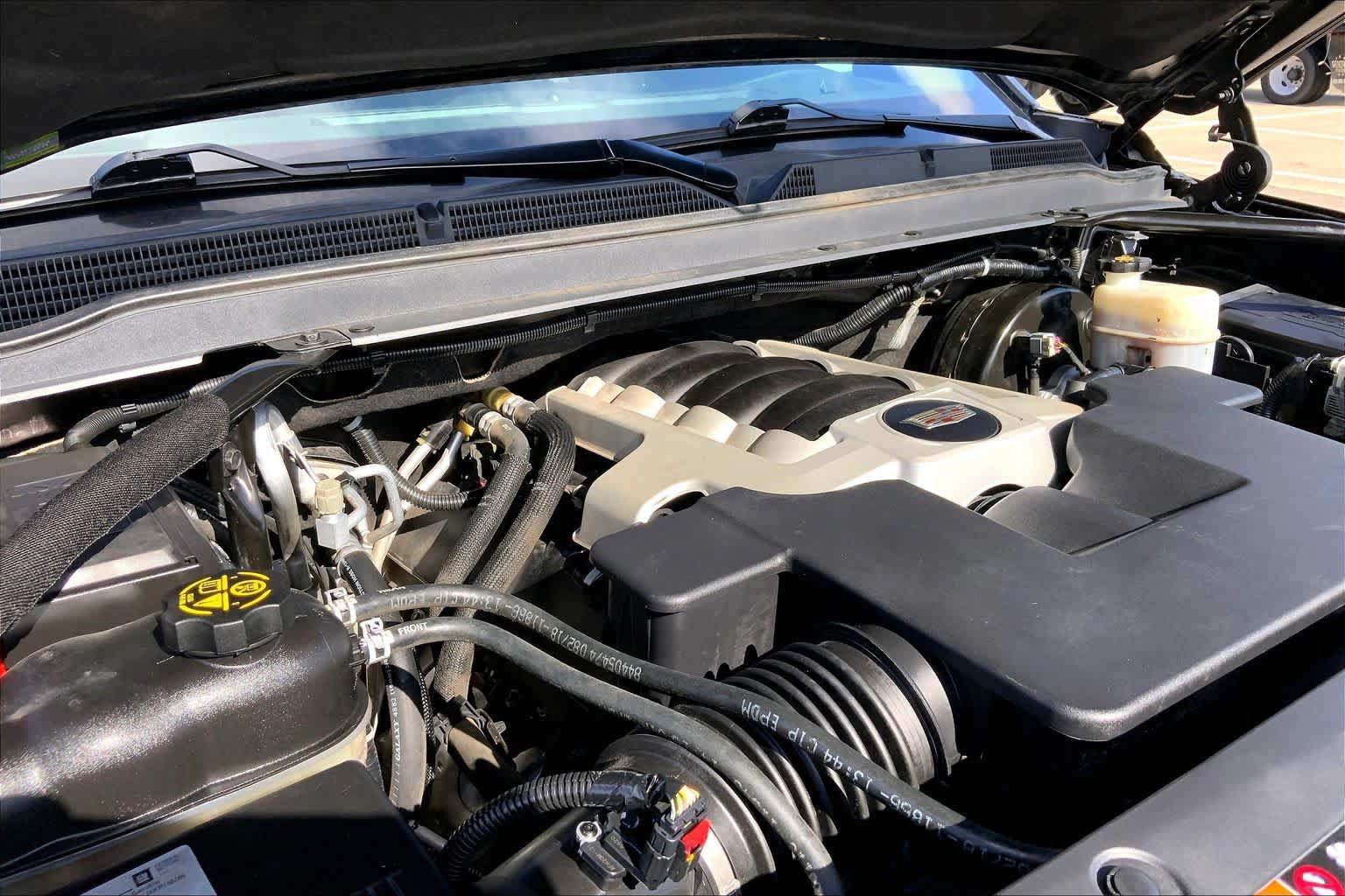 Certified 2019 Cadillac Escalade Premium Luxury RWD image 33