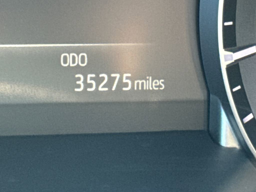 Used 2022 Toyota Highlander XLE AWD/4WD image 19