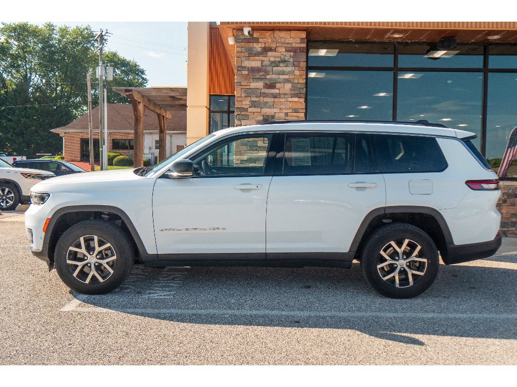 Used 2023 Jeep Grand Cherokee L Limited w/ Luxury Tech Group II AWD/4WD image 6