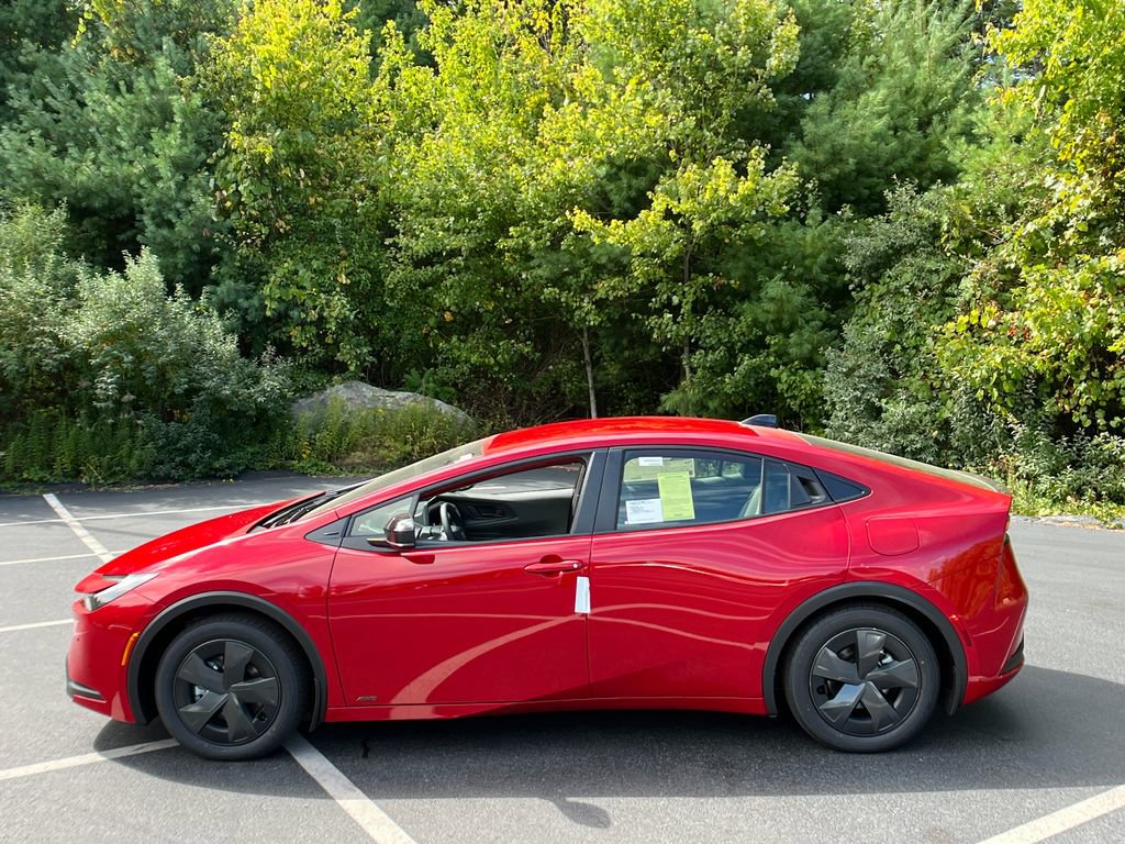 New 2026 Toyota Prius LE image 2