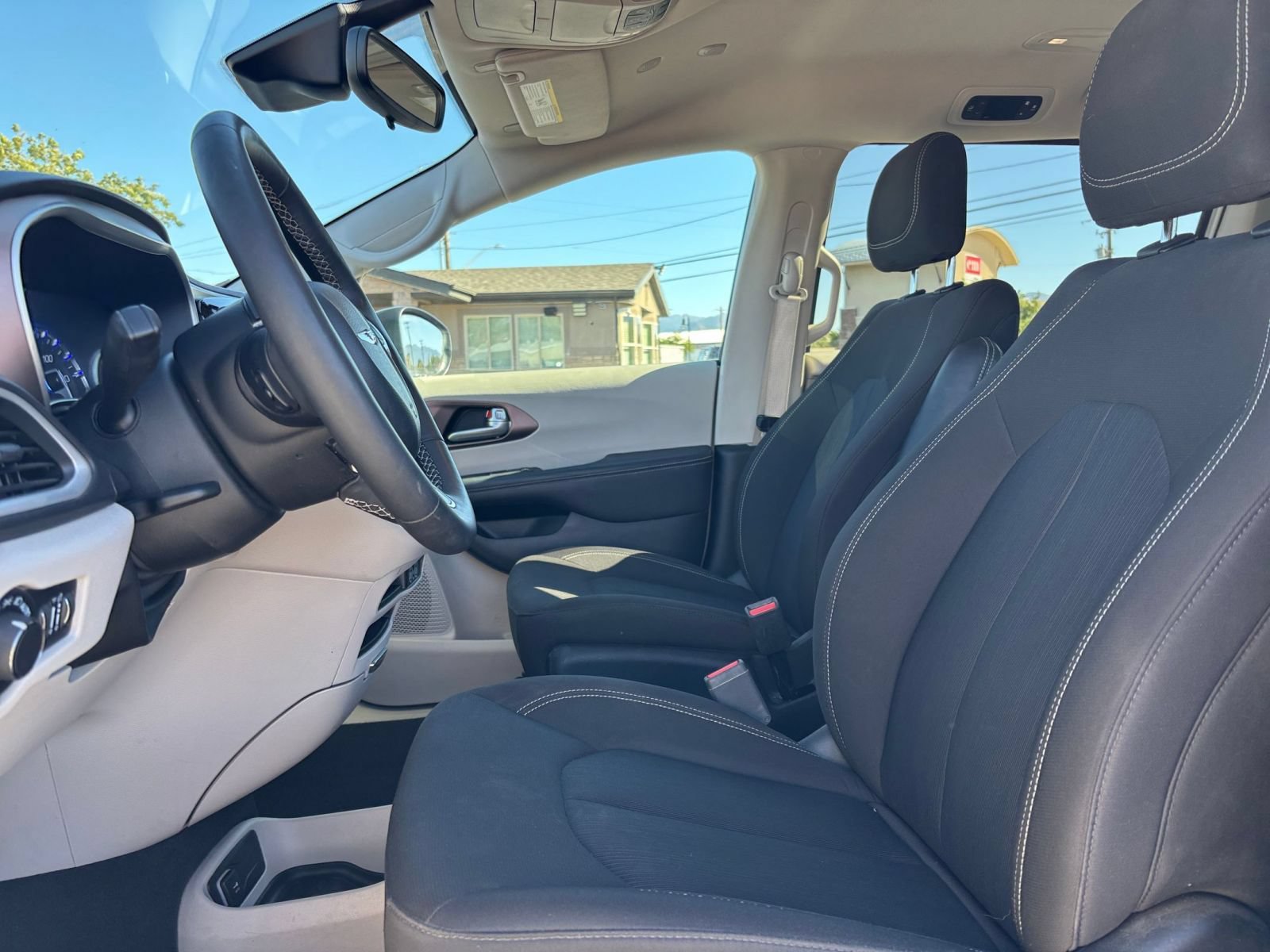 Used 2024 Chrysler Voyager LX FWD image 28
