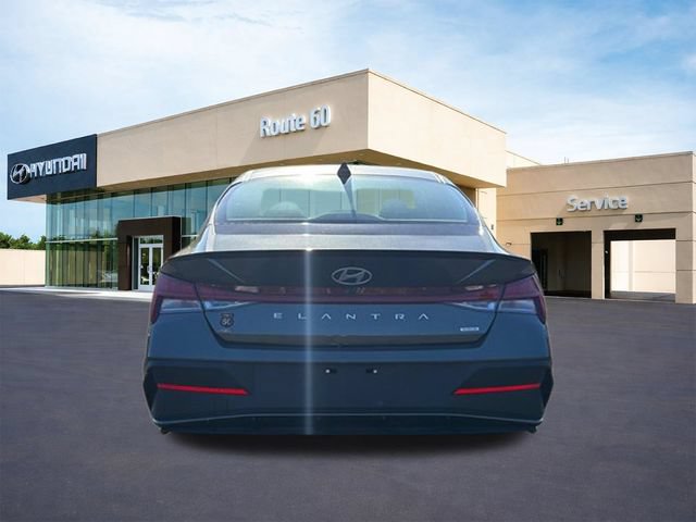 Certified 2025 Hyundai Elantra SEL FWD image 6